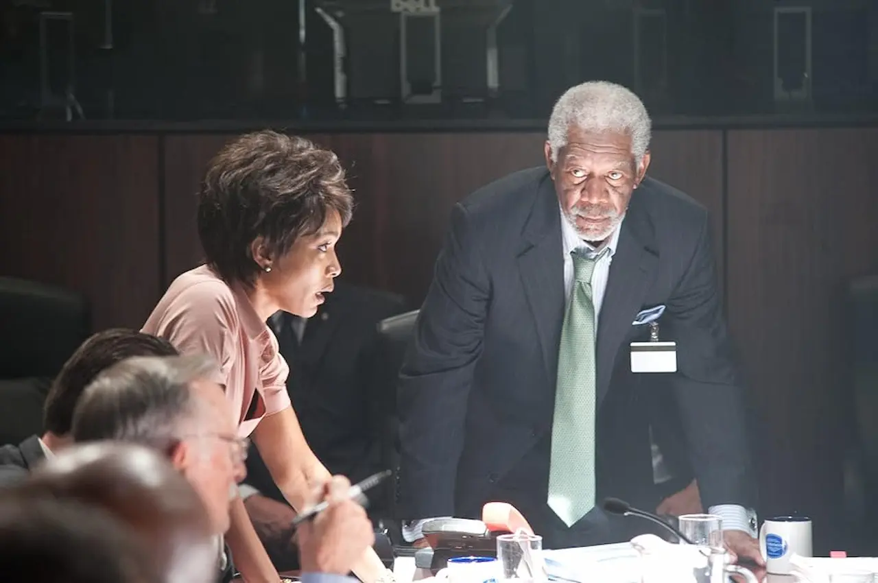 Angela Basset e Morgan Freeman in in Attacco al potere - Olympus Has Fallen