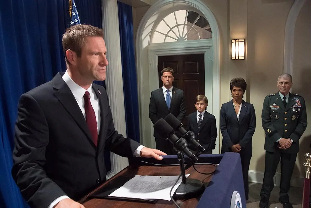 Angela Bassett, Aaron Eckhart, Robert Forster, Gerard Butler e Finley Jacobsen in Attacco al potere - Olympus Has Fallen