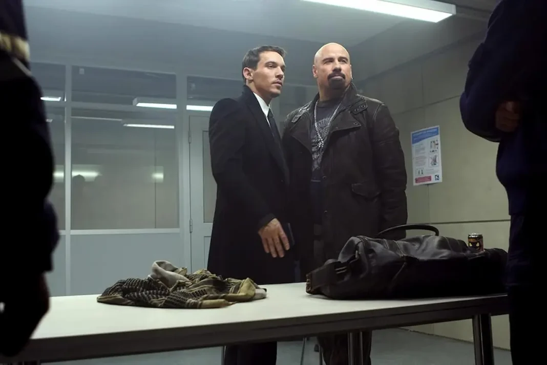 John Travolta e Jonathan Rhys Meyers in From Paris with Love