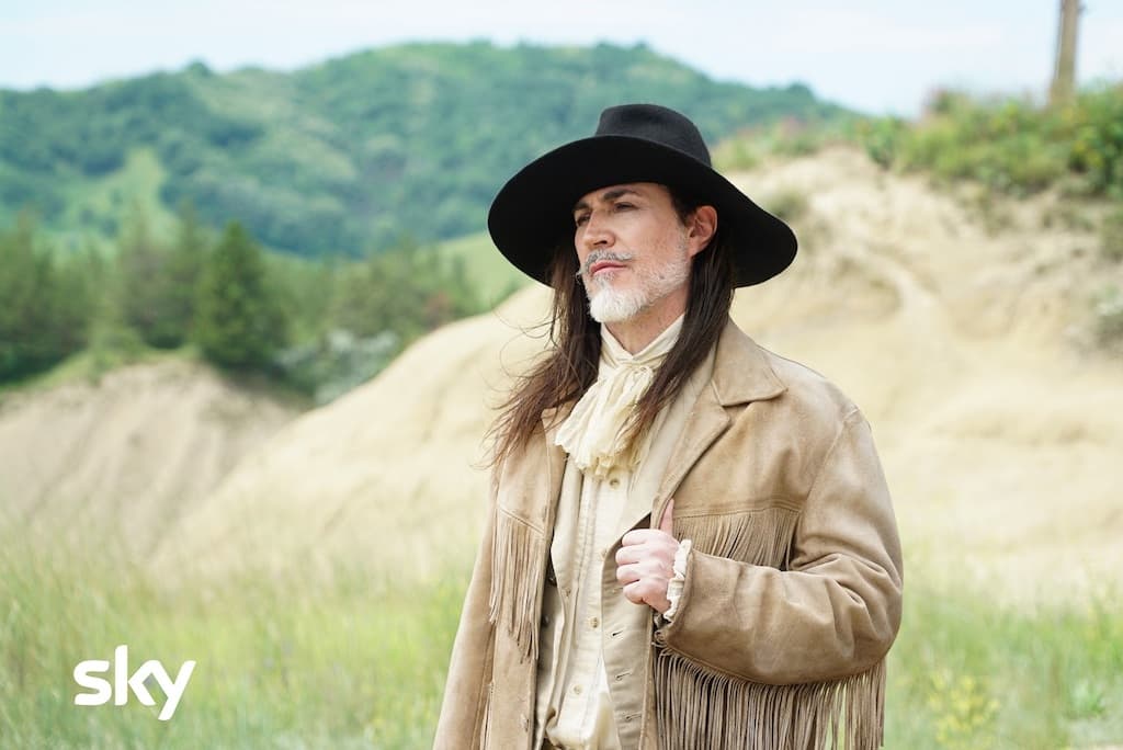 Manuel Agnelli in una scena del terzo episodio Django
