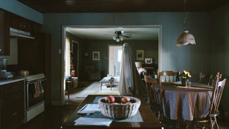 Storia di un fantasma: morte, tempo e ricordi nel film di David Lowery