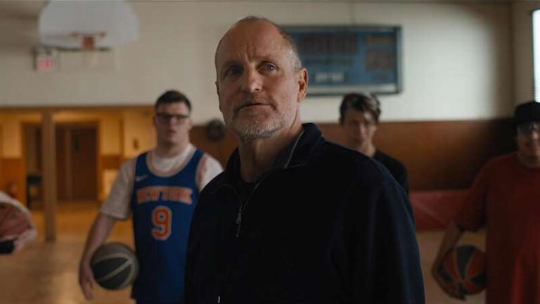 Champions: la recensione del film di Bobby Farrelly con Woody Harrelson