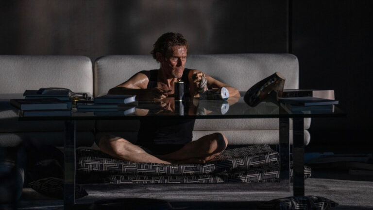 Inside, recensione del film con Willem Dafoe