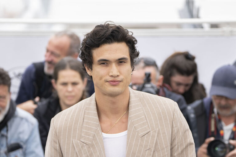 Charles Melton reciterà nel prossimo film di Alex Garland