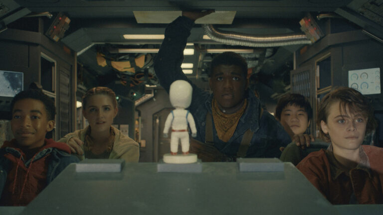 Crater, la recensione del film di fantascienza con Mckenna Grace su Disney+