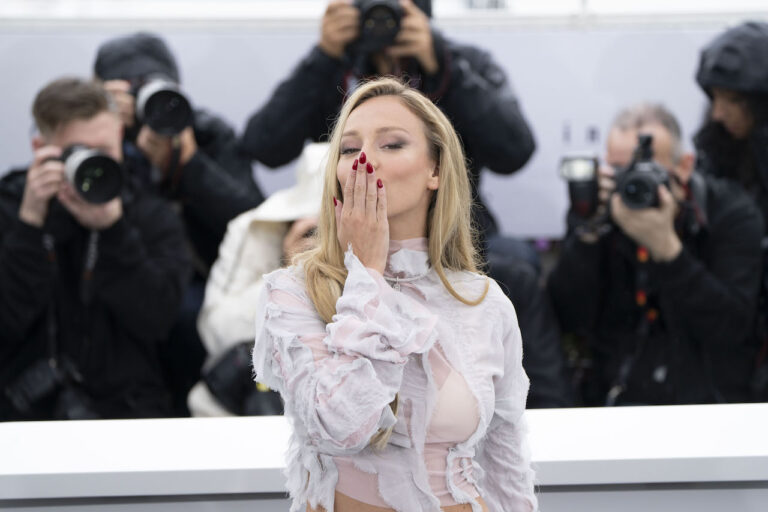 Ester Expósito al Festival di Cannes con Lost In the Night