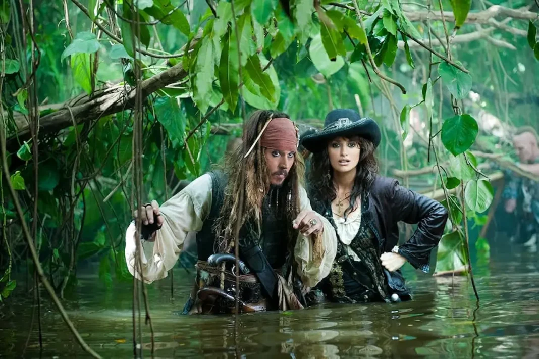 Johnny Depp e Penélope Cruz in Pirati dei Caraibi - Oltre i confini del mare