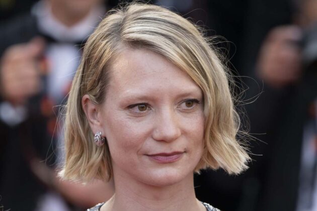 Mia Wasikowska