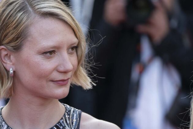 Mia Wasikowska