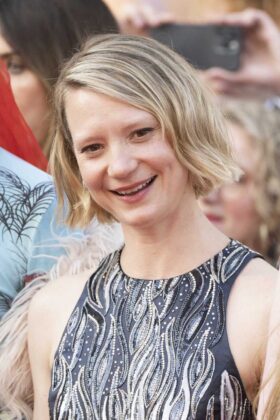 Mia Wasikowska