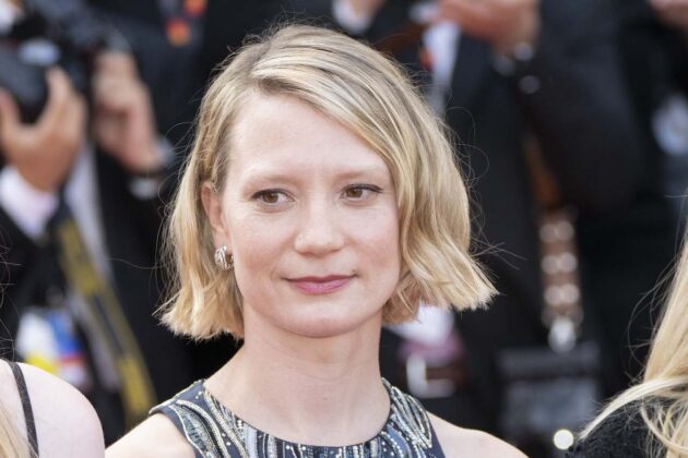 Mia Wasikowska