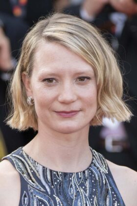 Mia Wasikowska