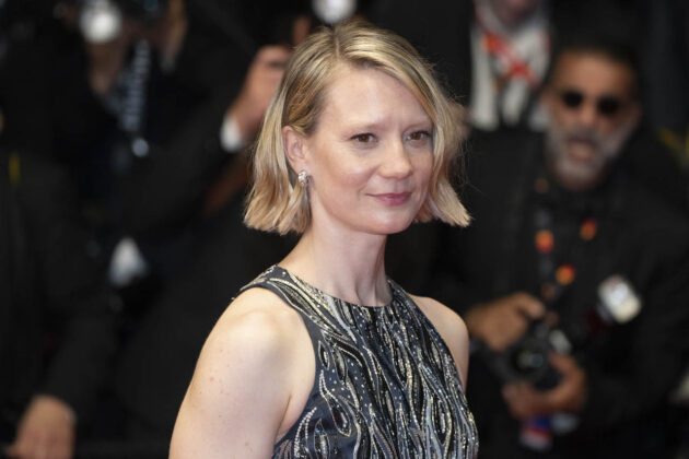 Mia Wasikowska