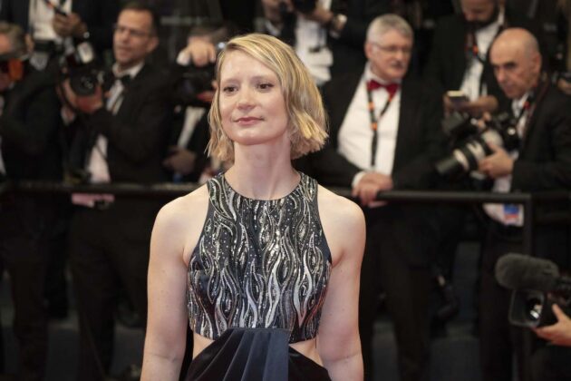 Mia Wasikowska