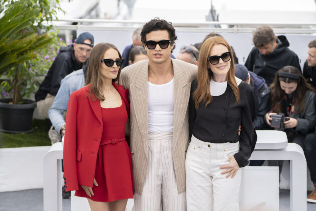 Natalie Portman, Julianne Moore e Charles Melton