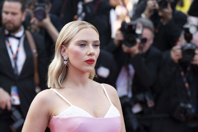 Scarlett Johansson rimpiange di non aver esplorato di più la storia con Occhio di Falco