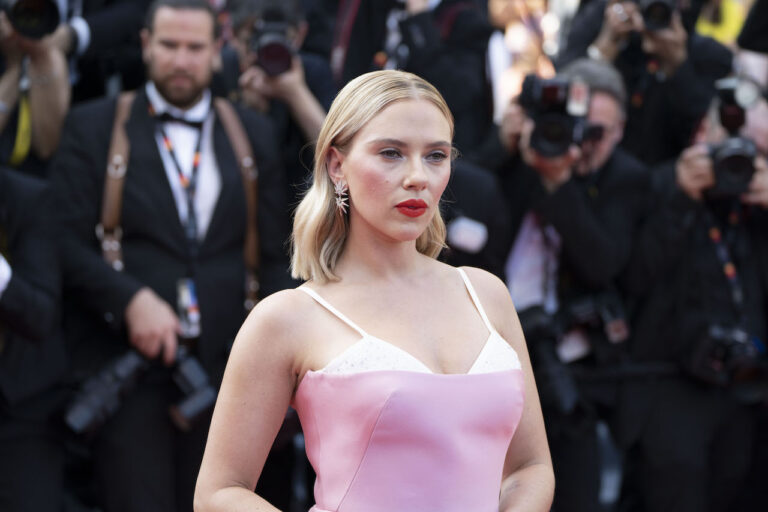 10 personaggi DC che Scarlett Johansson potrebbe interpretare in Batman 2