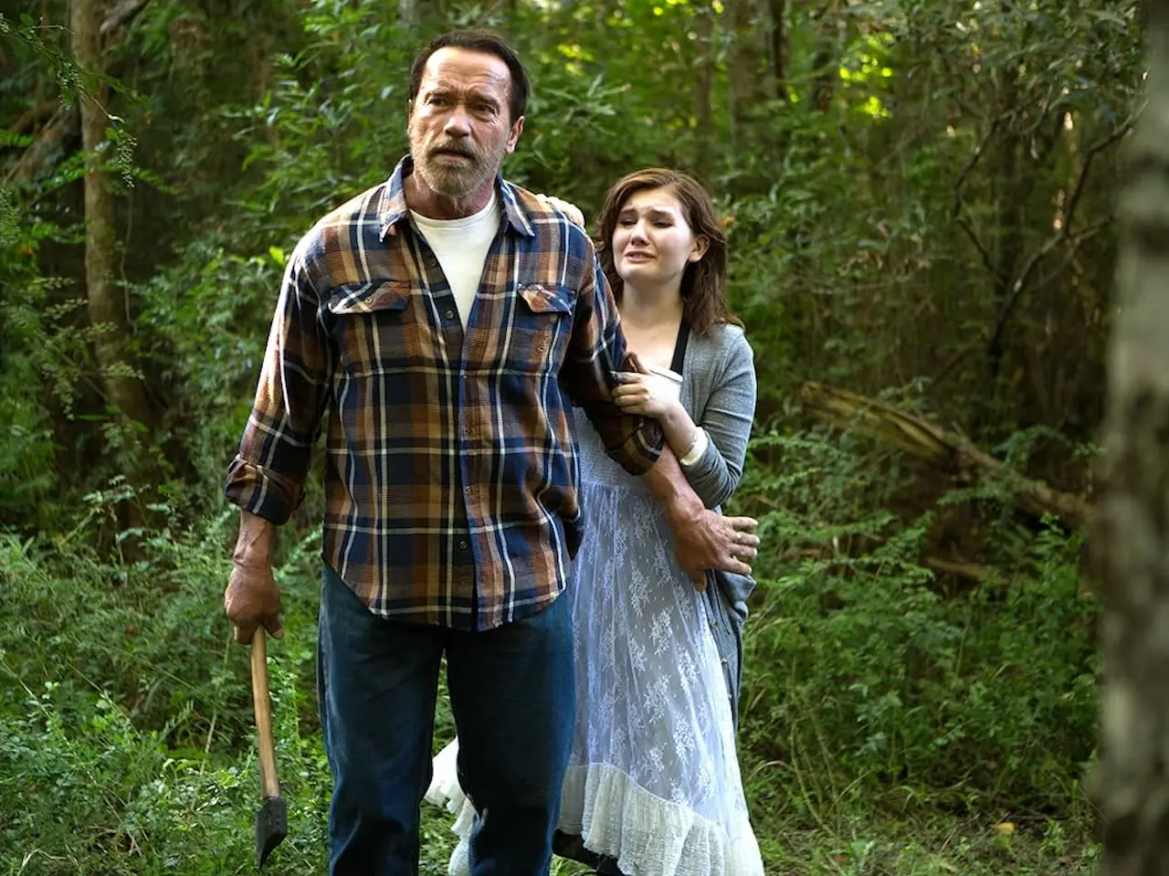 Abigail Breslin e Arnold Schwarzenegger in Contagious