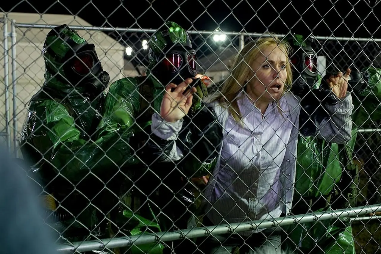 Radha Mitchell in La città verrà distrutta all'alba