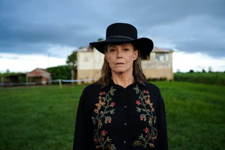 Prime Video svela le prime foto della serie Original The Lost Flowers of Alice Hart