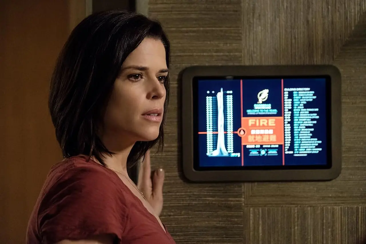 Neve Campbell in Skyscraper