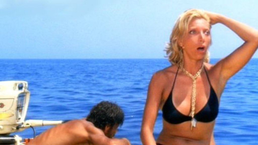 Travolti da un insolito destino nell'azzurro mare di agosto