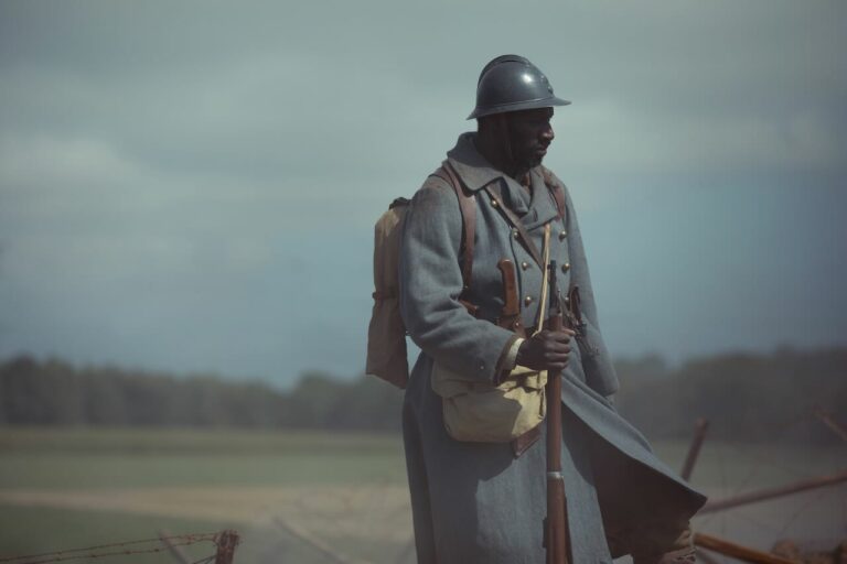 Io sono tuo padre, la recensione del film storico con Omar Sy