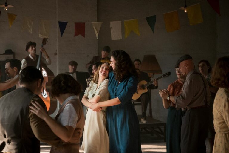 La bella estate, la recensione del film di Laura Luchetti
