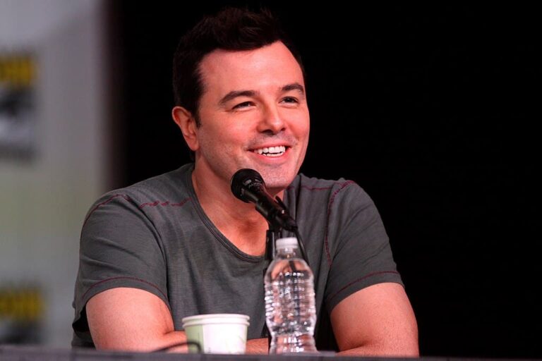 Seth MacFarlane segue l’esempio di Dwayne Johnson con una massiccia donazione allo Strike Fund