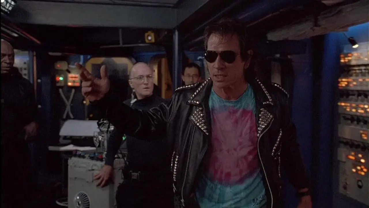 Tommy Lee Jones in Trappola in alto mare