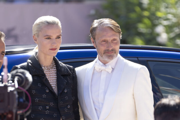 Amanda Collin e Mads Mikkelsen