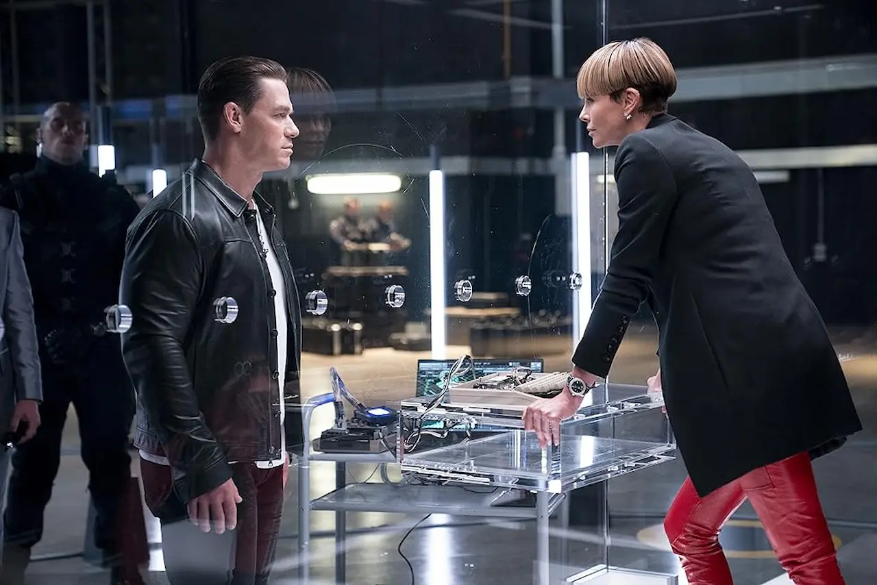 Charlize Theron e John Cena in Fast & Furious 9