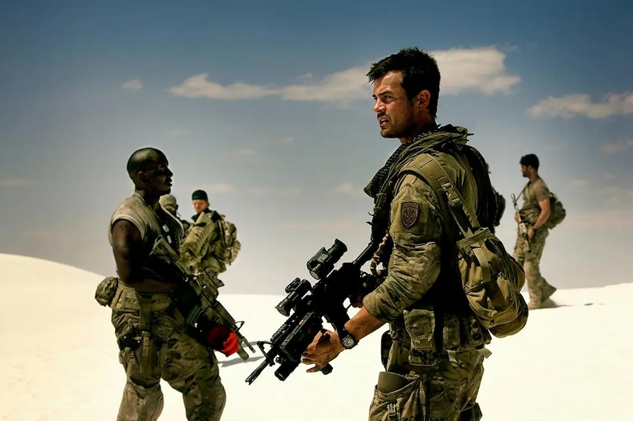 Josh Duhamel e Tyrese Gibson in Transformers