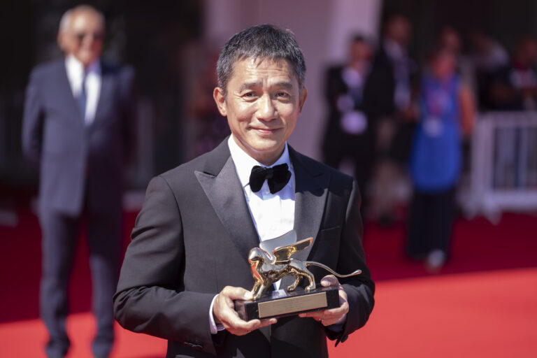 Venezia 80, le foto del Leone d’Oro all’attore Tony Leung Chiu-wai 