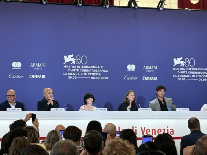 Il cast di Priscilla alla conferenza stampa del film