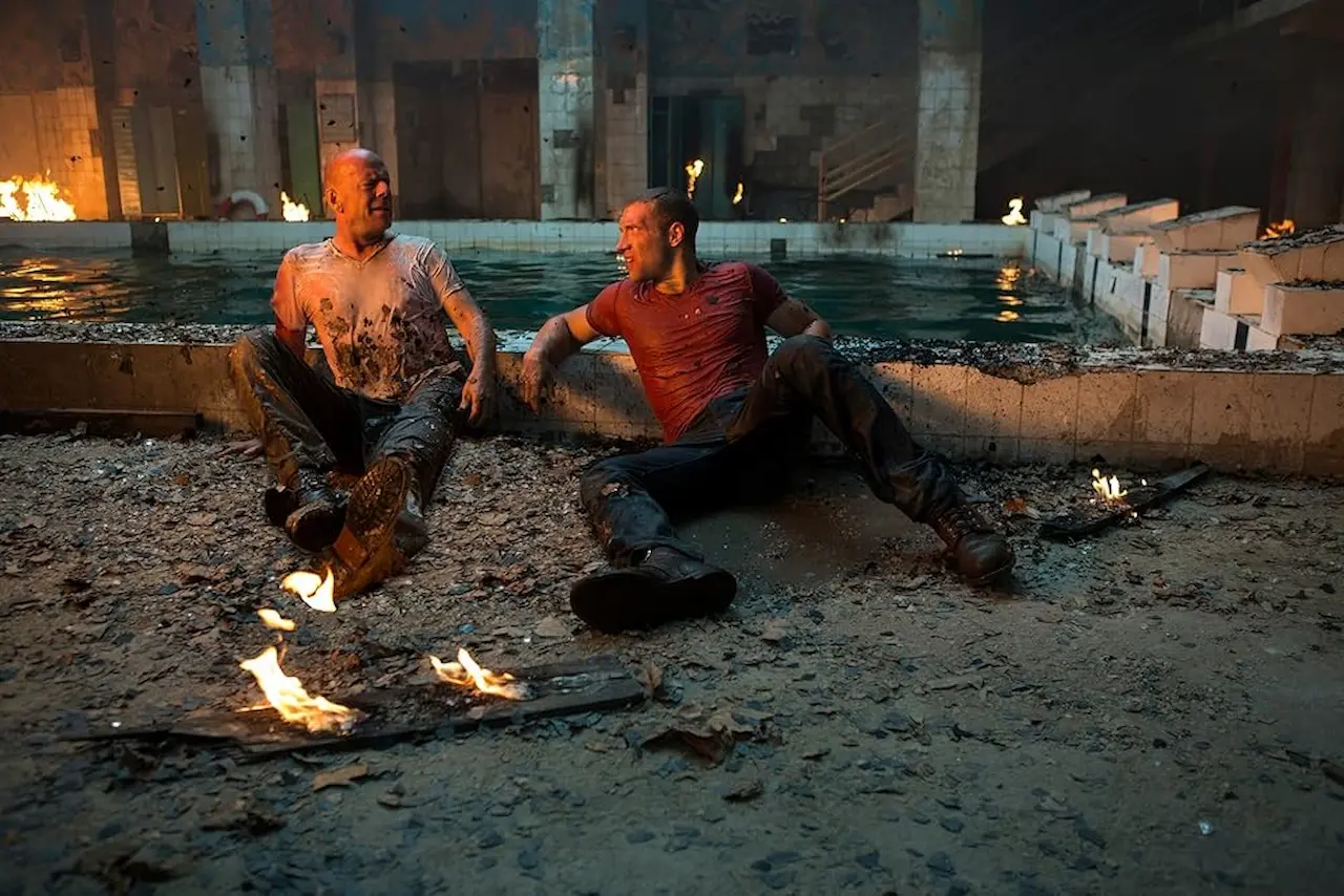 Bruce Willis e Jai Courtney in Die Hard - Un buon giorno per morire