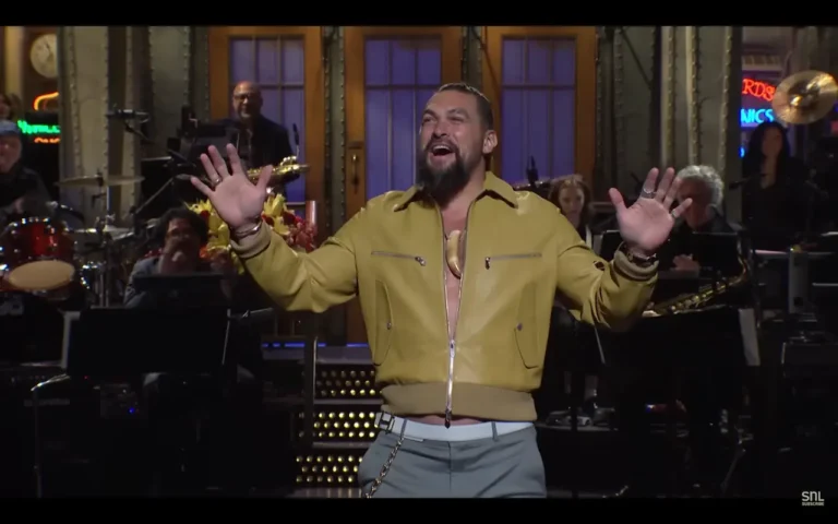 Jason Momoa a SNL: “Adoro interpretare Aquaman perché amo l’oceano”