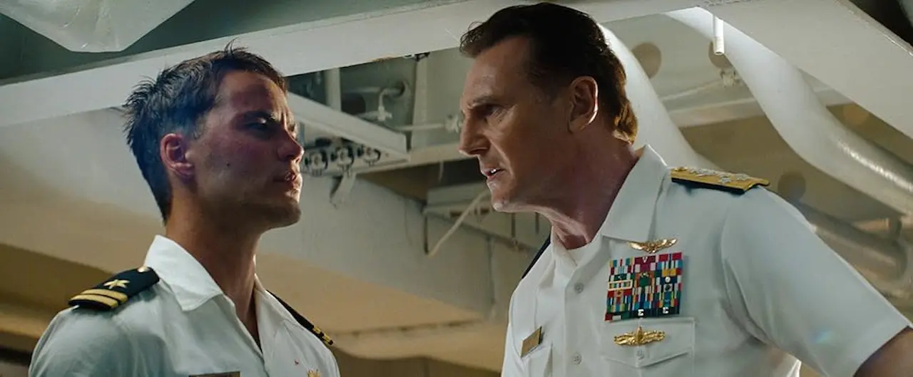Liam Neeson e Taylor Kitsch in Battleship