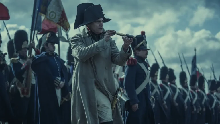 Napoleon, clip dal film Joaquin Phoenix orchestra una brutale “trappola ghiacciata”