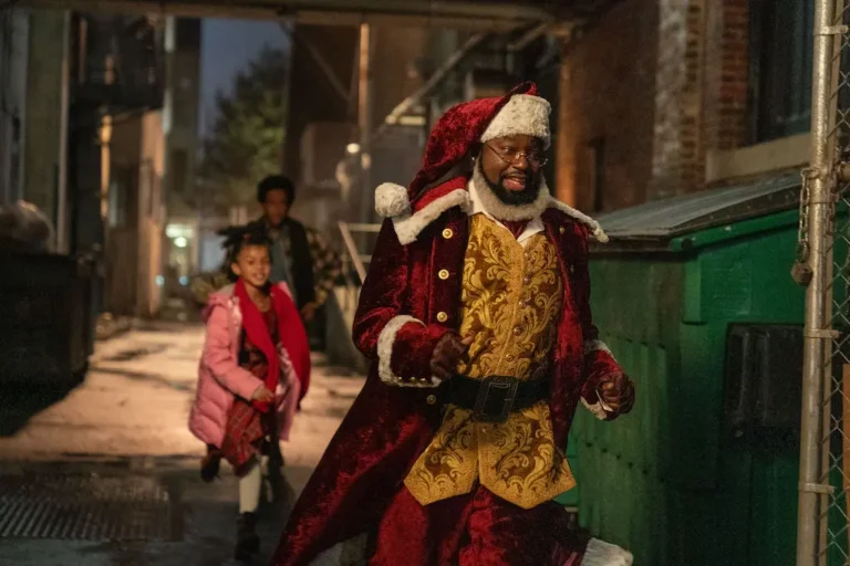 Scivolando sulla Neve: trailer della commedia natalizia in arrivo su Disney+