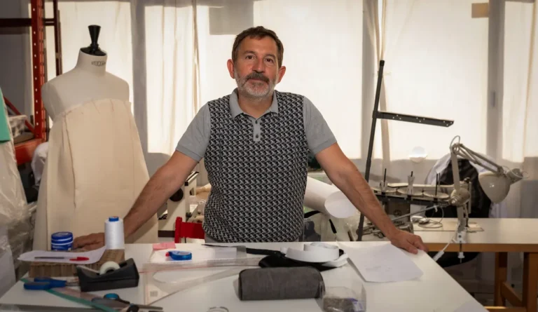 Cristóbal Balenciaga: trailer della serie Disney+