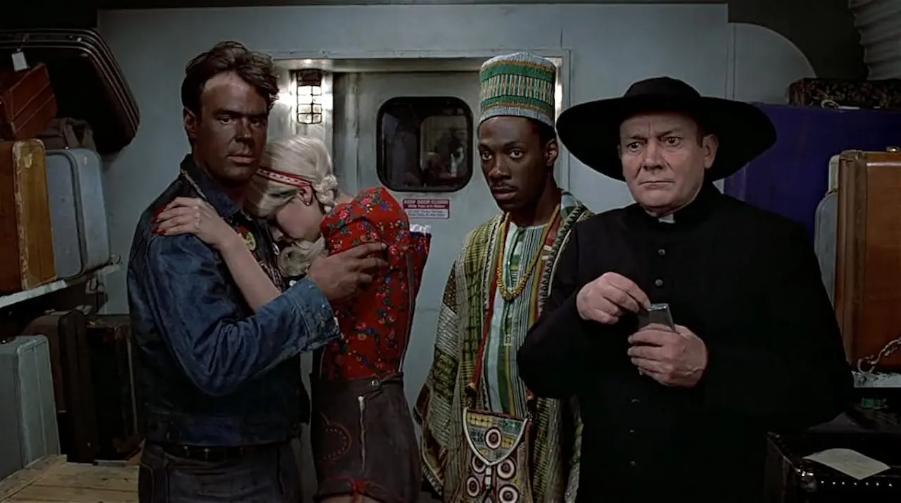 Dan Aykroyd, Jamie Lee Curtis, Eddie Murphy e Denholm Elliott in Una poltrona per due