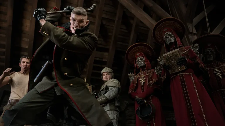 Rebel Moon: Zack Snyder sul simbolismo del bastone di Atticus Noble