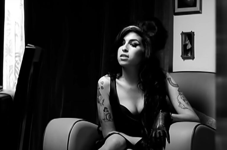 Back to Black: Marisa Abela è Amy Winehouse nelle prime foto dal film