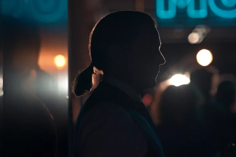 Kaiser Karl: prime foto di Daniel Brühl nella nuova serie Disney+