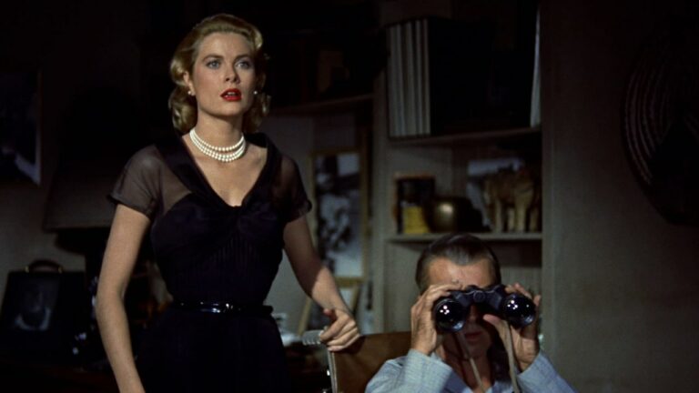 La finestra sul cortile: il film sulla visione spettatoriale di Alfred Hitchcock ha 70 anni