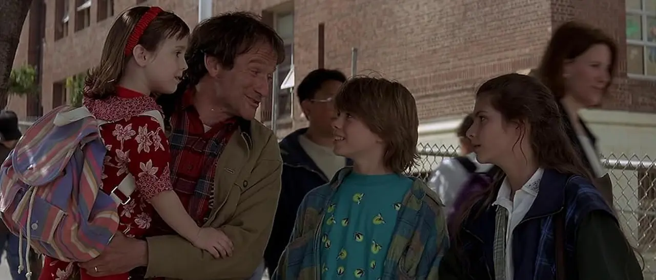 Robin Williams, Lisa Jakub, Matthew Lawrence e Mara Wilson in Mrs. Doubtfire