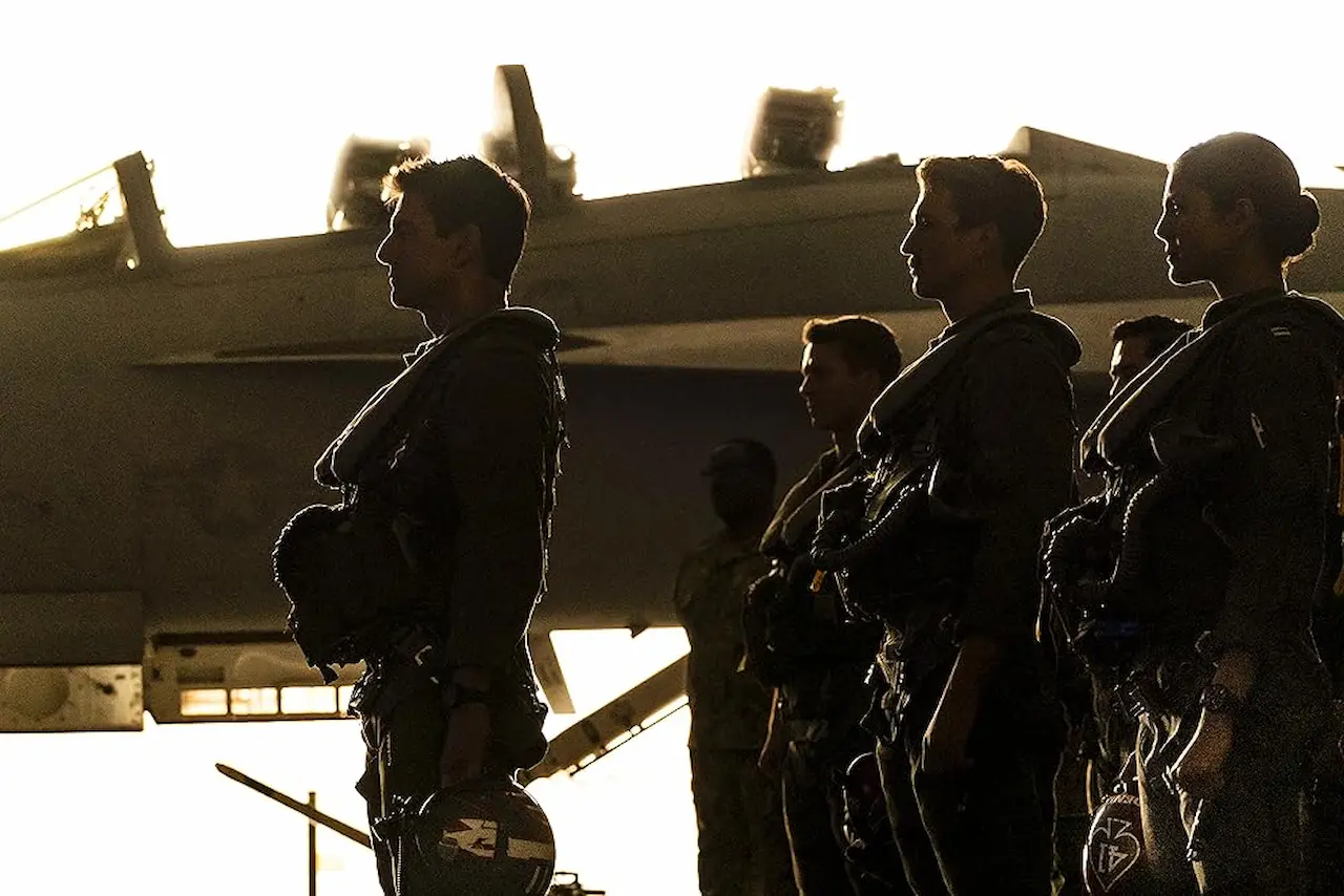 Tom Cruise, Glen Powell, Miles Teller e Monica Barbaro in Top Gun Maverick