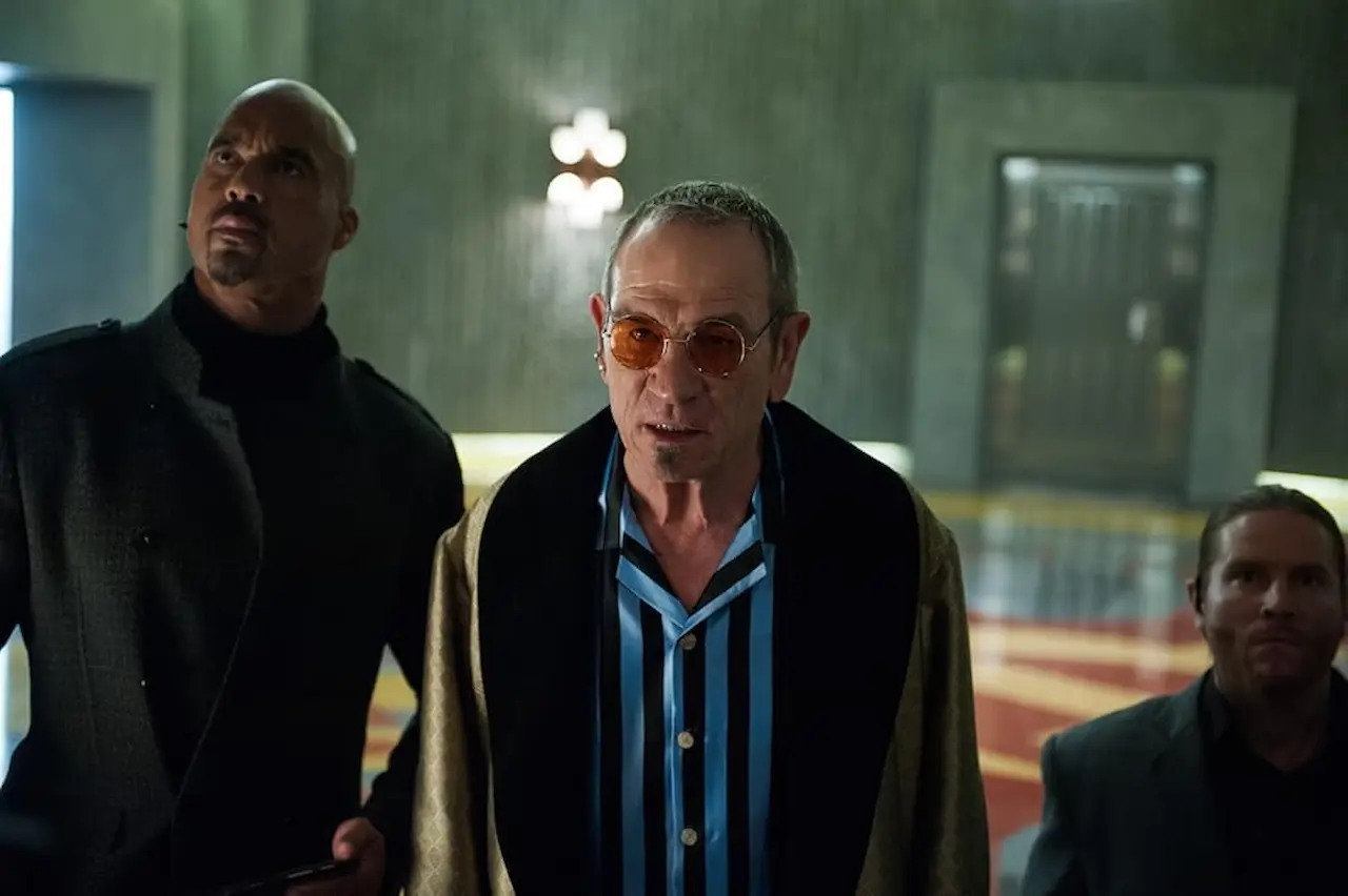 Tommy Lee Jones, Aaron Brumfield e Damian Mavis in Mechanic Resurrection