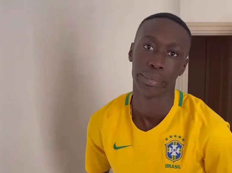 Khaby Lame, la star di Tik Tok, prepara il debutto al cinema